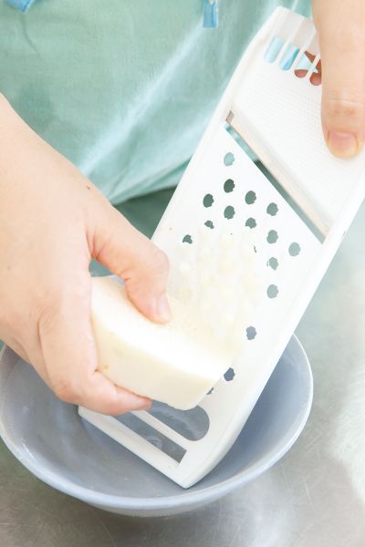 mài nhuyễn khoai bằng muỗng hoặc dụng cụ mài nhuyễn khoai bằng muỗng hoặc dụng cụ